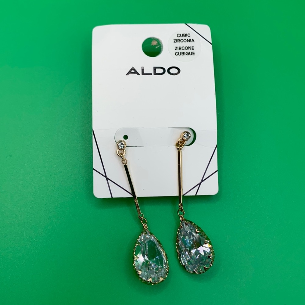 ✨BRAND NEW DIAMOND DANGLE RAINDROP EARRING✨